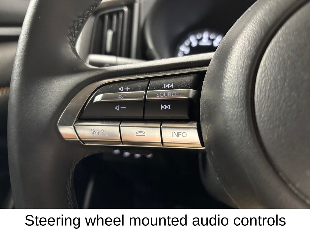 Vehicle image 27 of 32