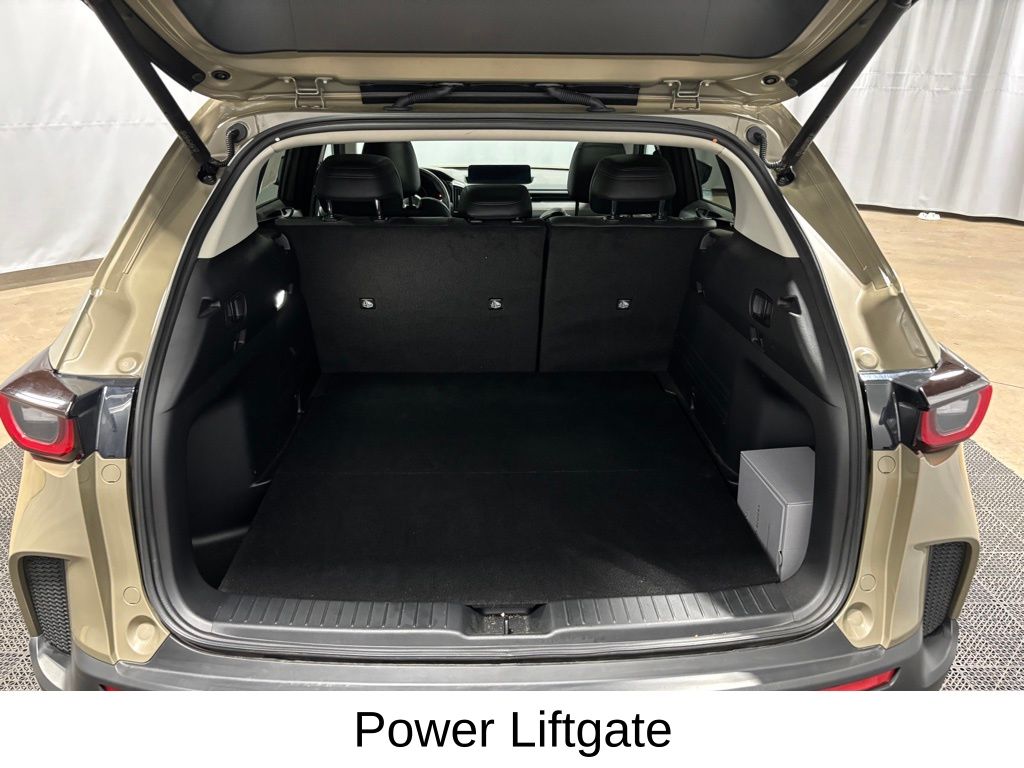Vehicle image 14 of 32
