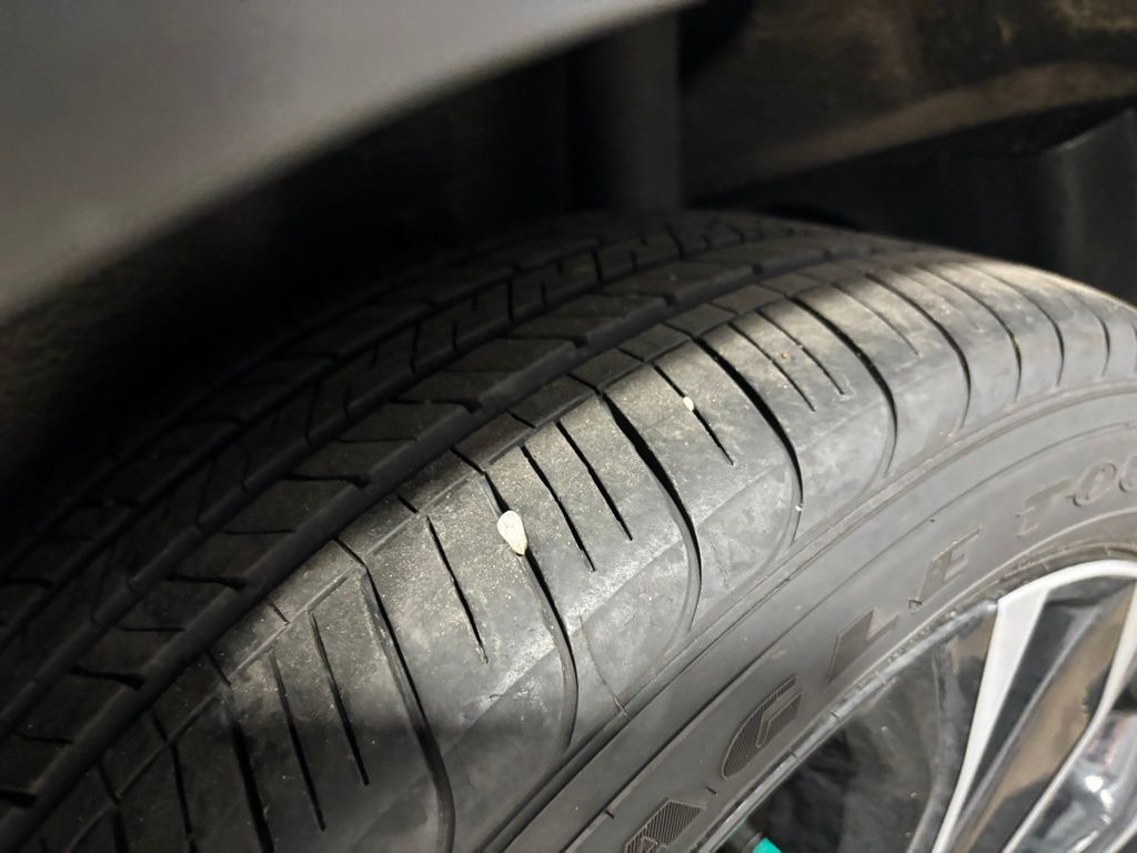 Vehicle image 13 of 32