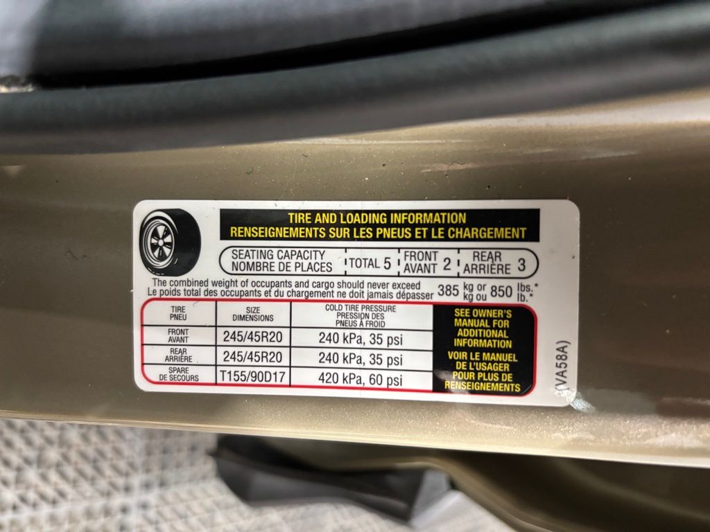 Vehicle image 23 of 32