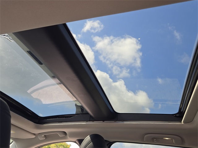 Vehicle image 11 of 18