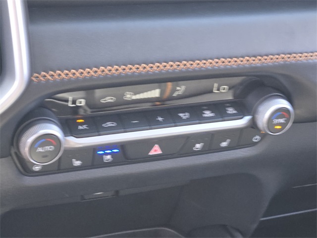 Vehicle image 16 of 18