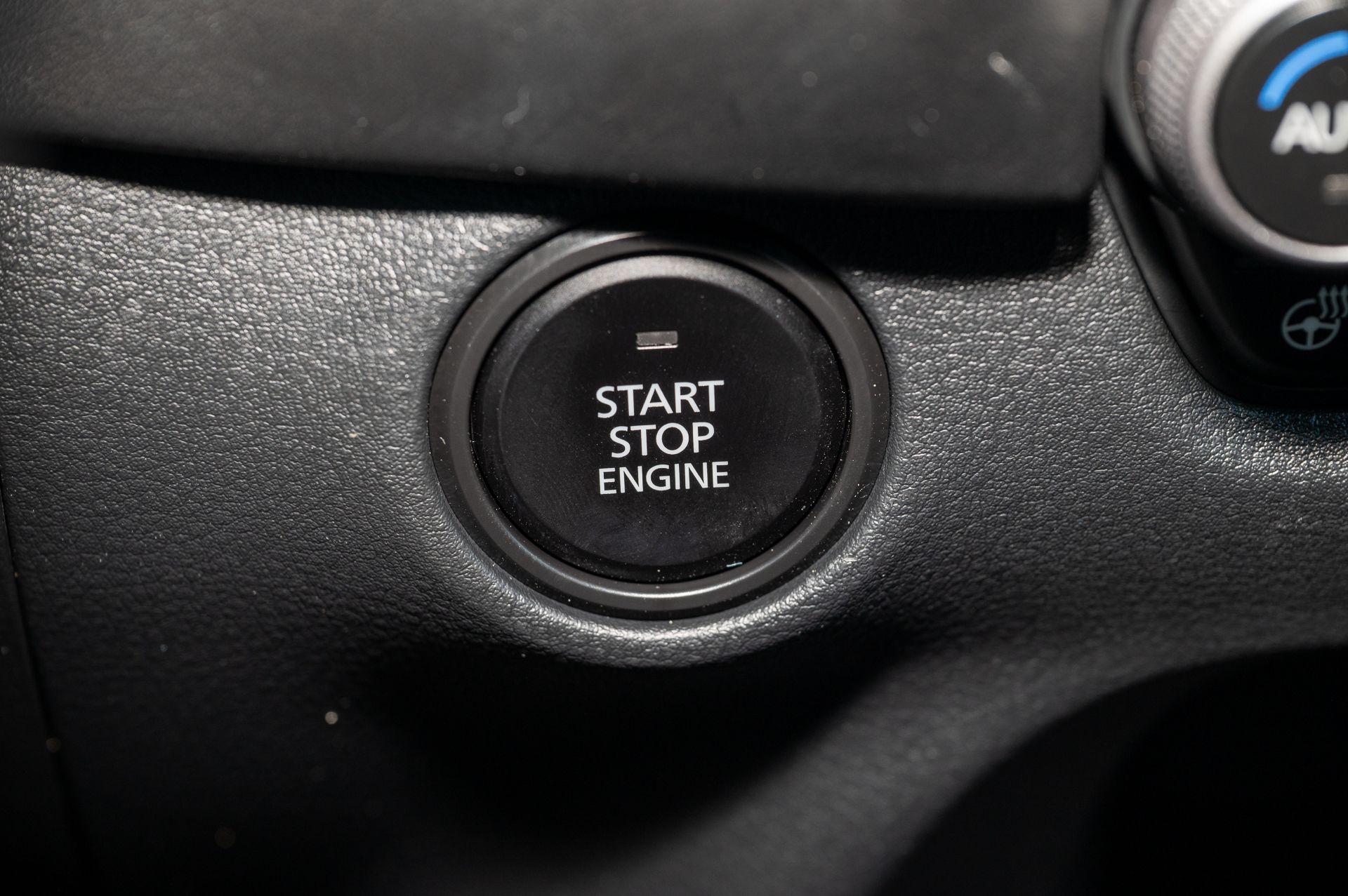 Vehicle image 37 of 44