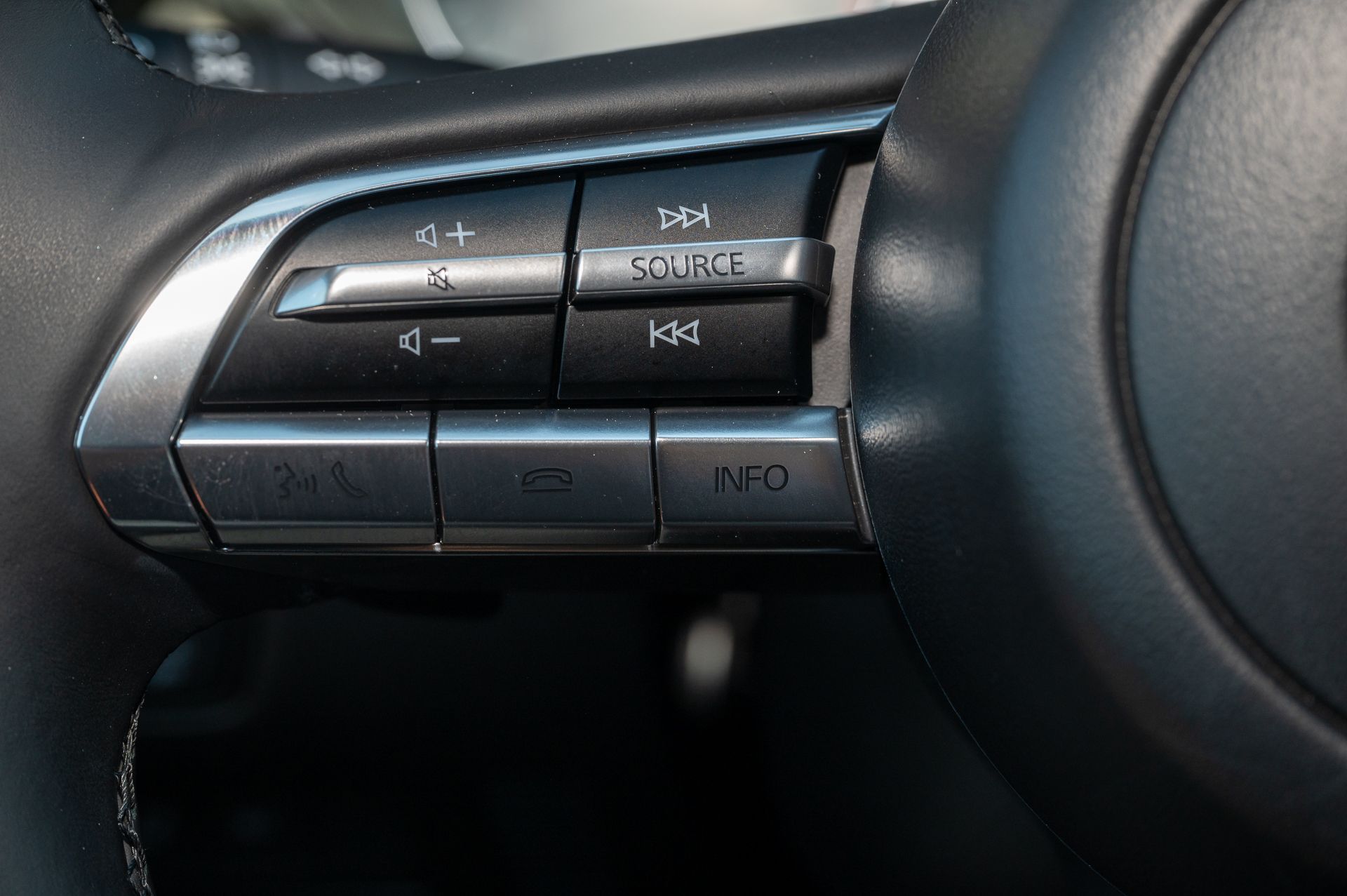 Vehicle image 35 of 44