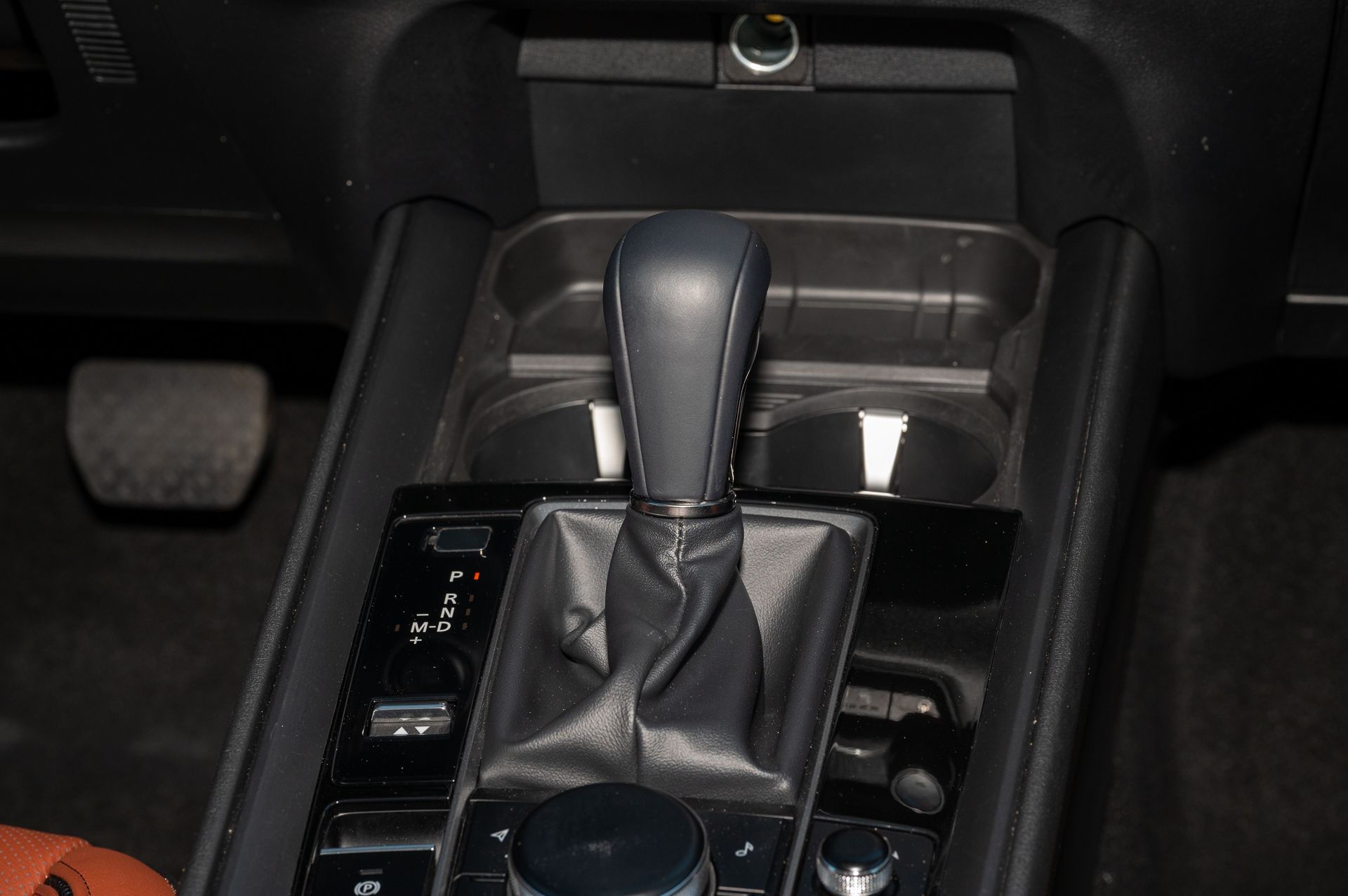 Vehicle image 28 of 44