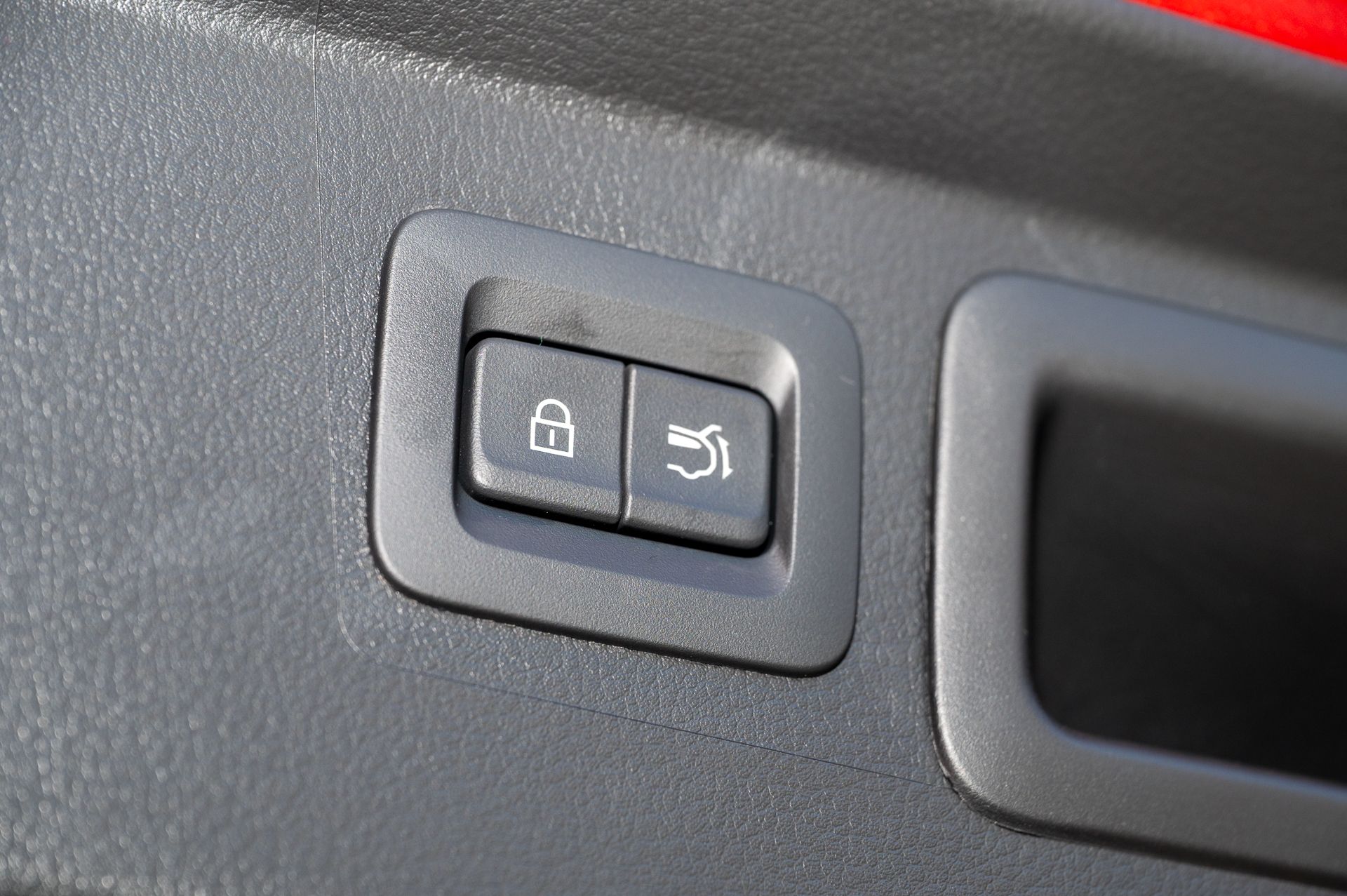 Vehicle image 16 of 44
