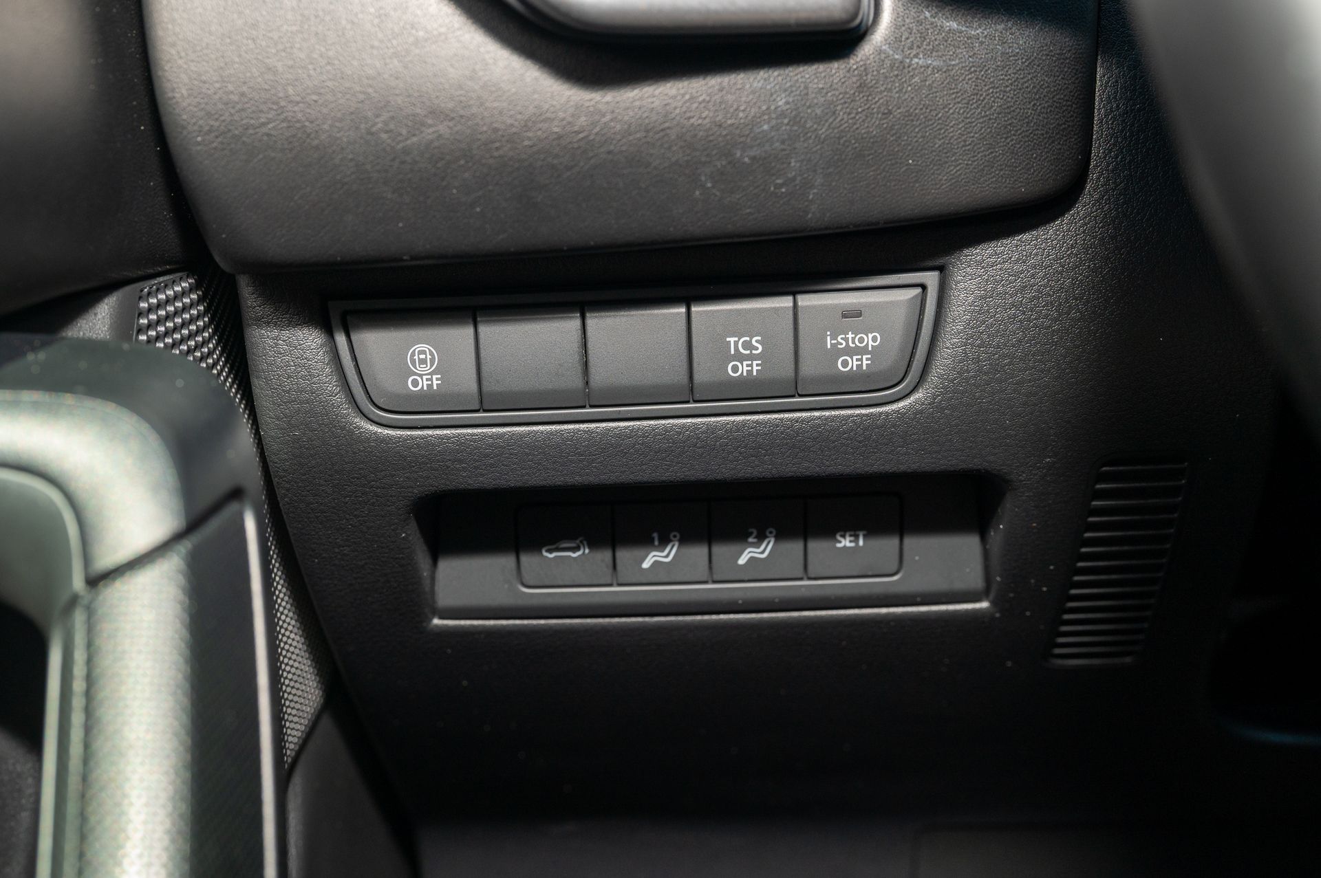 Vehicle image 34 of 44