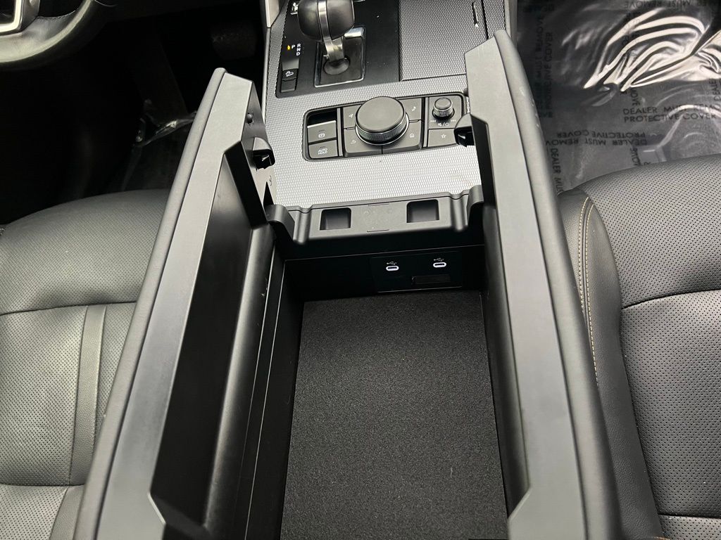 2024 Mazda CX-90 3.3 Turbo Preferred Plus Image 10 of 49