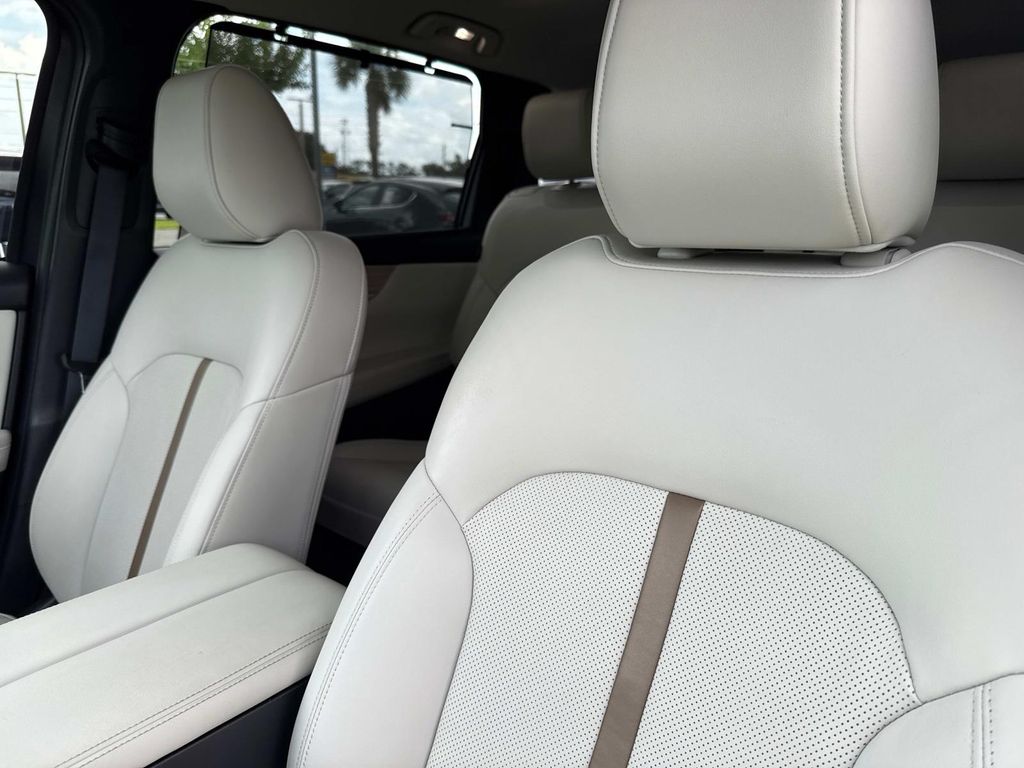 2024 Mazda CX-90 3.3 Turbo Premium Plus Image 11 of 41