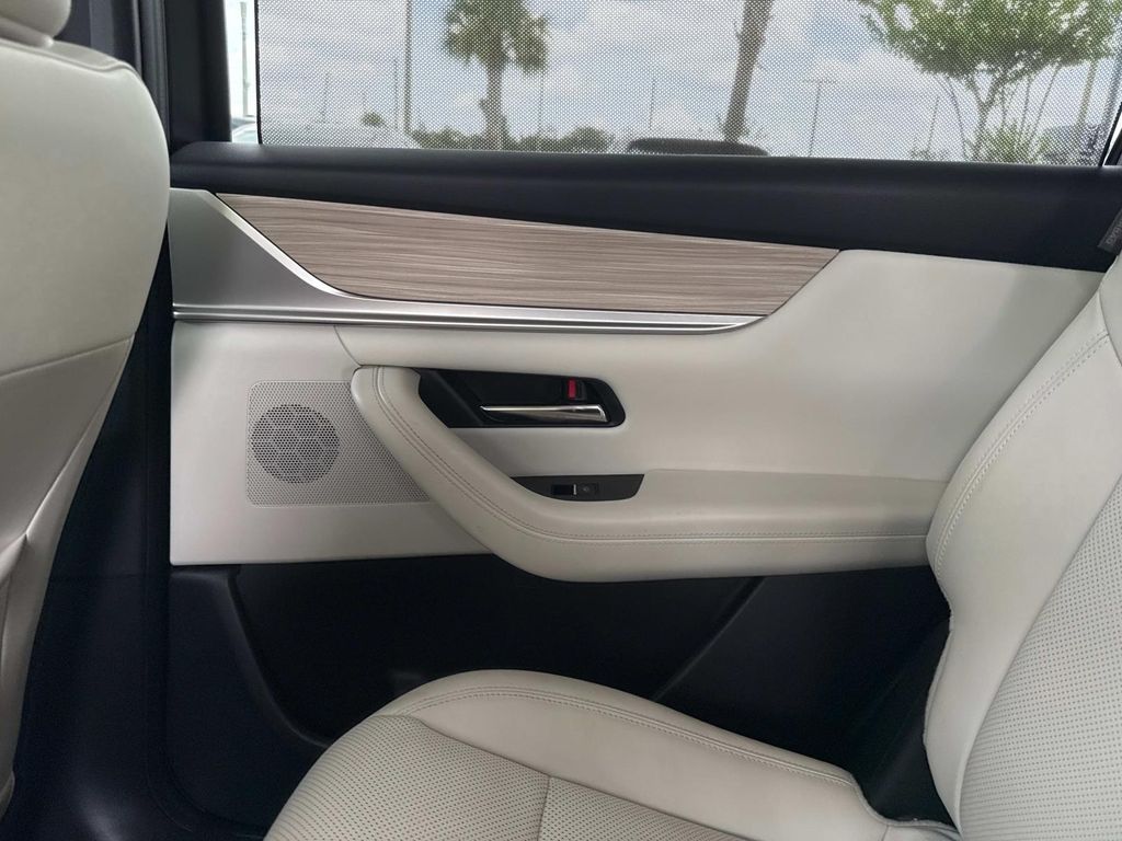 2024 Mazda CX-90 3.3 Turbo Premium Plus Image 15 of 41