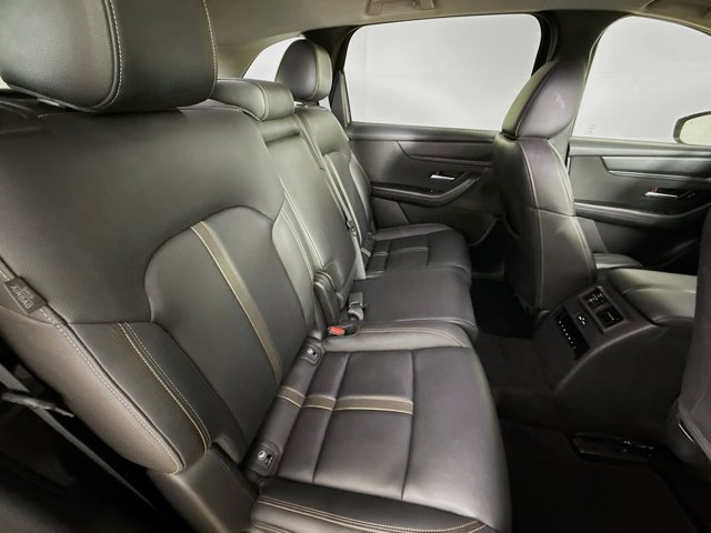 Vehicle image 11 of 36