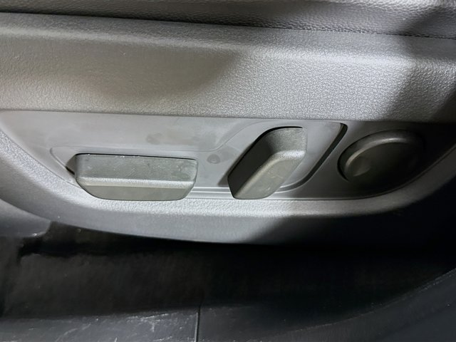 Vehicle image 31 of 36
