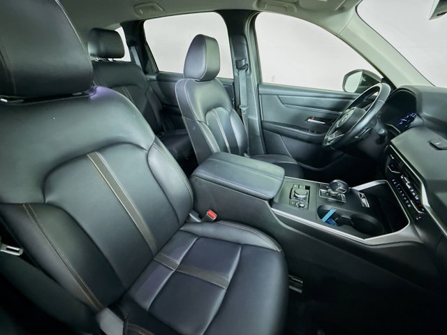 Vehicle image 13 of 36