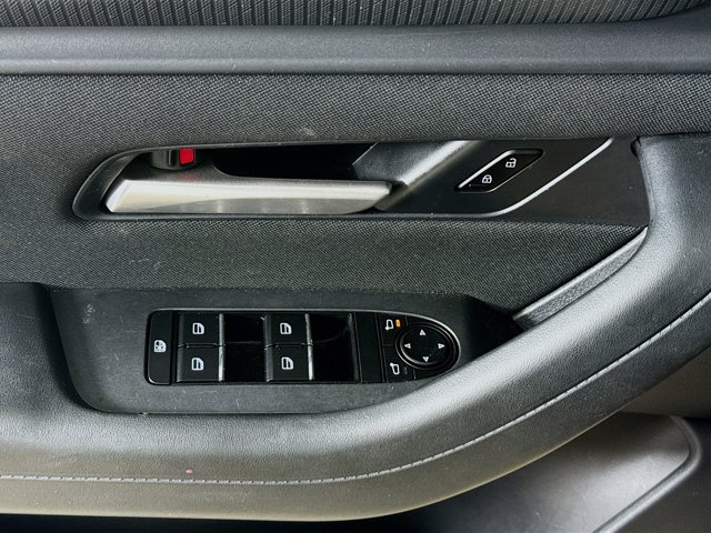 Vehicle image 28 of 36