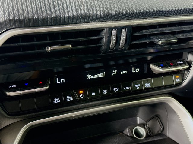 Vehicle image 32 of 36