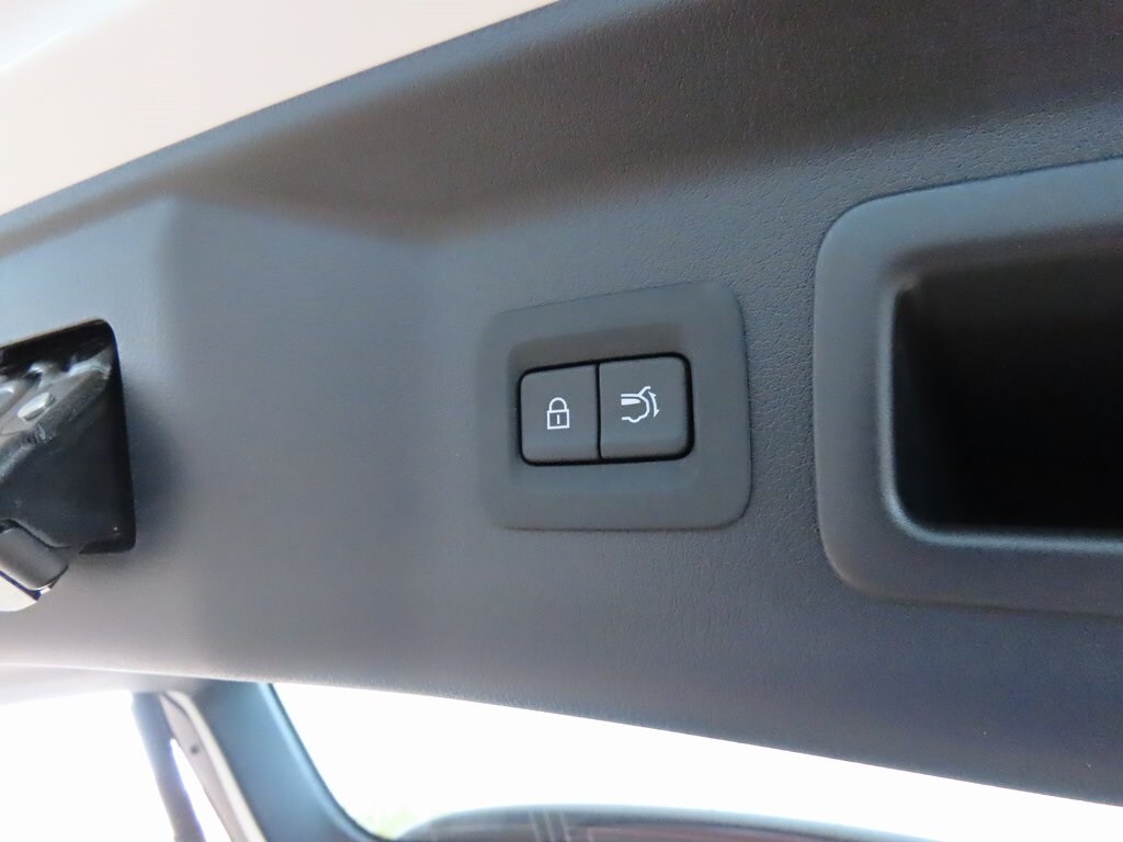 Vehicle image 17 of 50