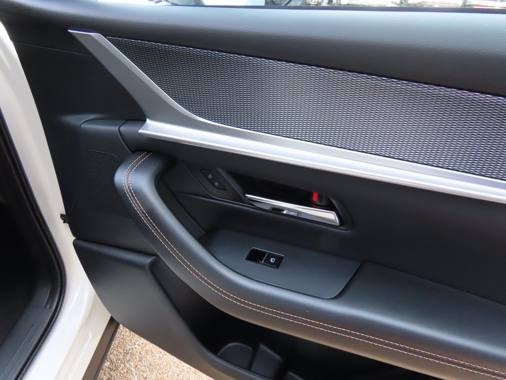 Vehicle image 10 of 50