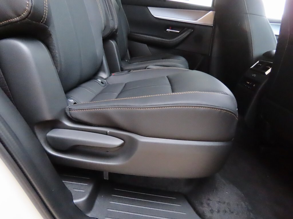Vehicle image 13 of 50