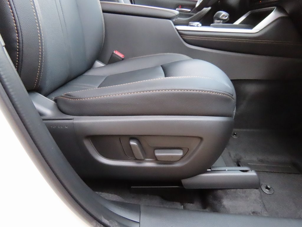 Vehicle image 9 of 50
