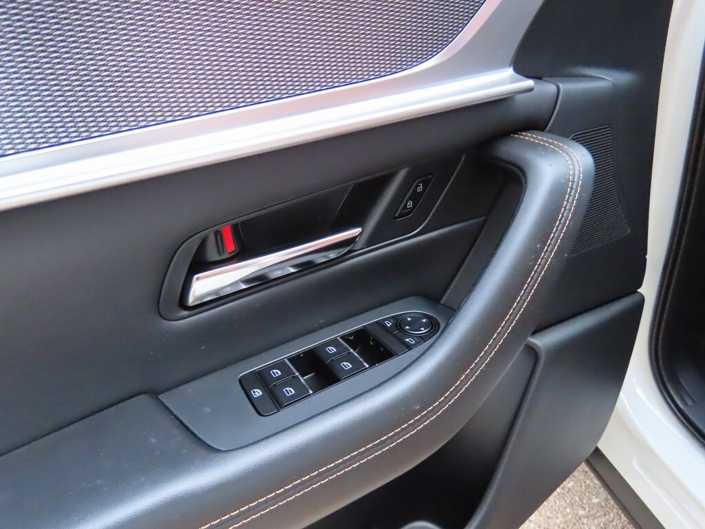Vehicle image 47 of 50