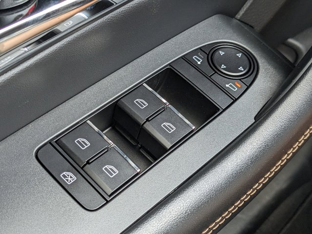 Vehicle image 25 of 27