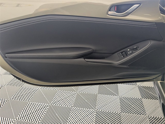 Vehicle image 17 of 29