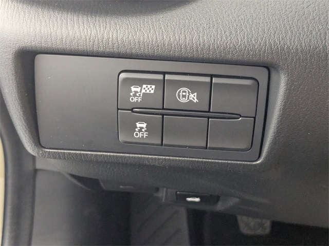 Vehicle image 27 of 29