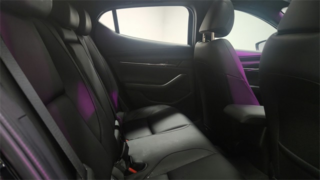 Vehicle image 23 of 27