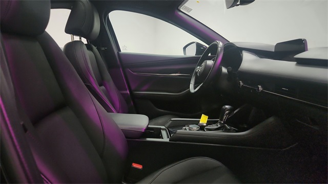 Vehicle image 24 of 27