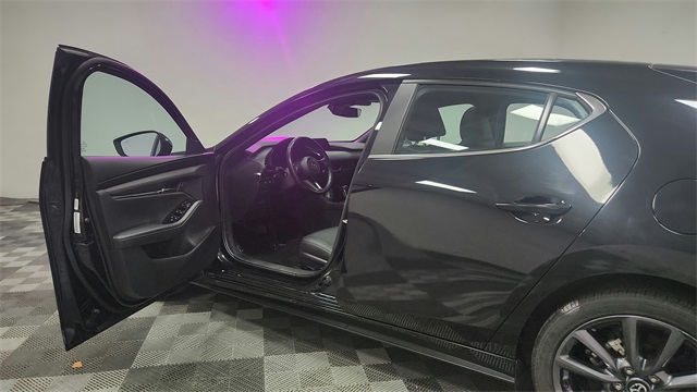 Vehicle image 19 of 27