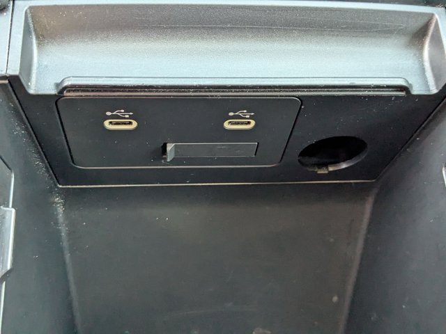 Vehicle image 28 of 33