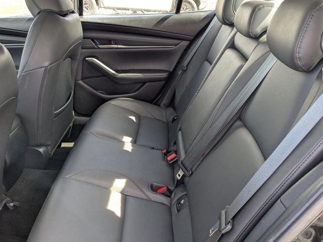 Vehicle image 17 of 33