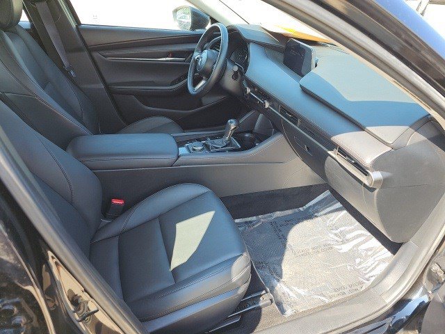 Vehicle image 18 of 33