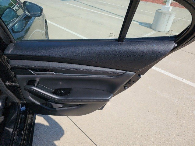 Vehicle image 32 of 33