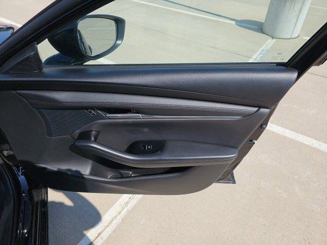 Vehicle image 27 of 33