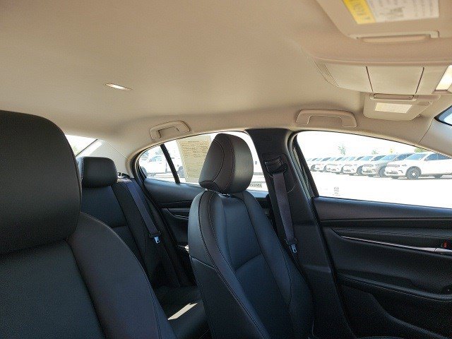 Vehicle image 19 of 33