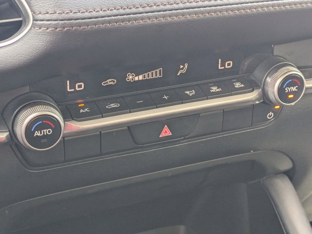 Vehicle image 31 of 33