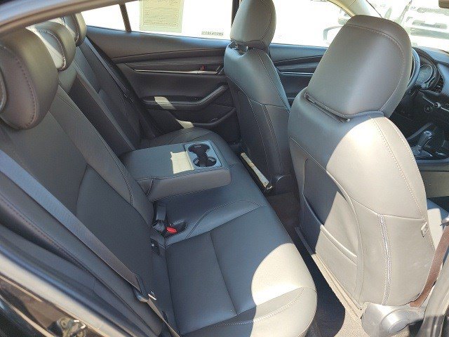 Vehicle image 14 of 33