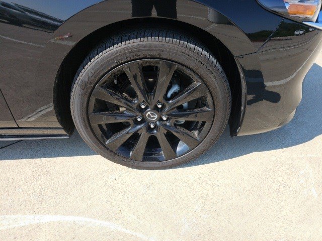 Vehicle image 11 of 33