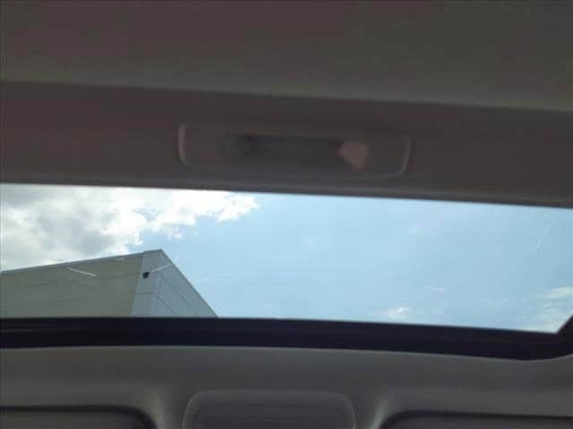 Vehicle image 4 of 15