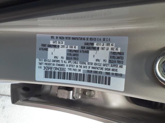 Vehicle image 13 of 15