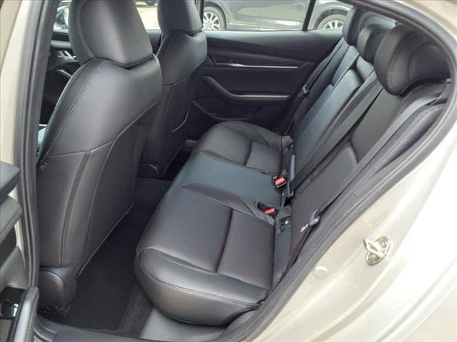 Vehicle image 12 of 15