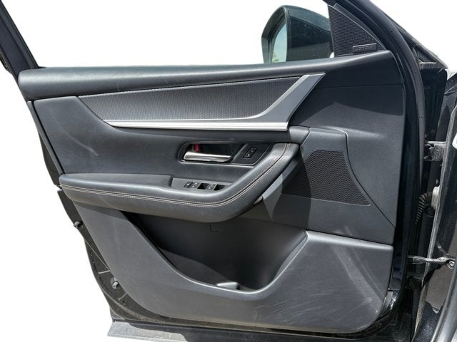 Vehicle image 22 of 32