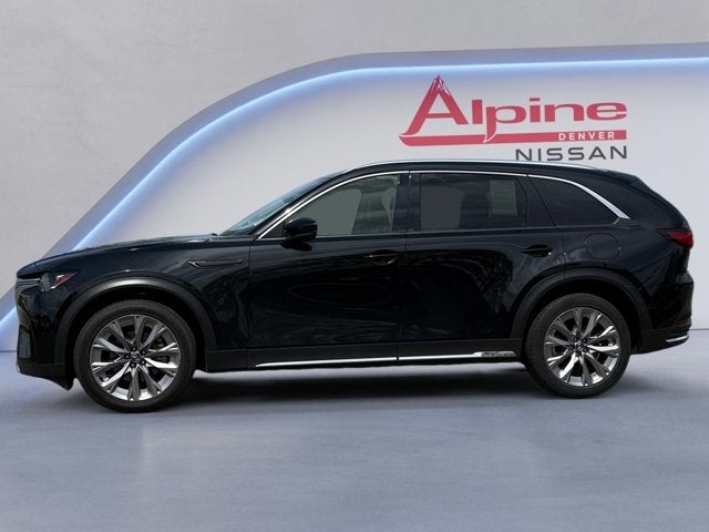 Vehicle image 10 of 32