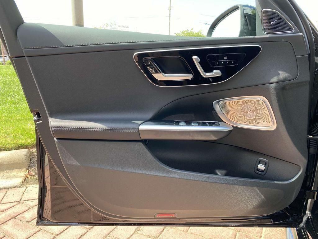 Vehicle image 16 of 30