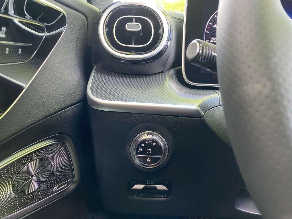 Vehicle image 19 of 30