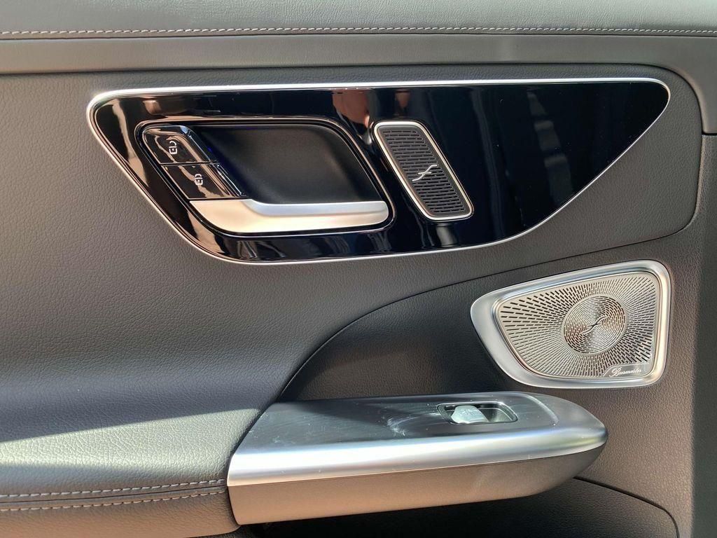 Vehicle image 11 of 30