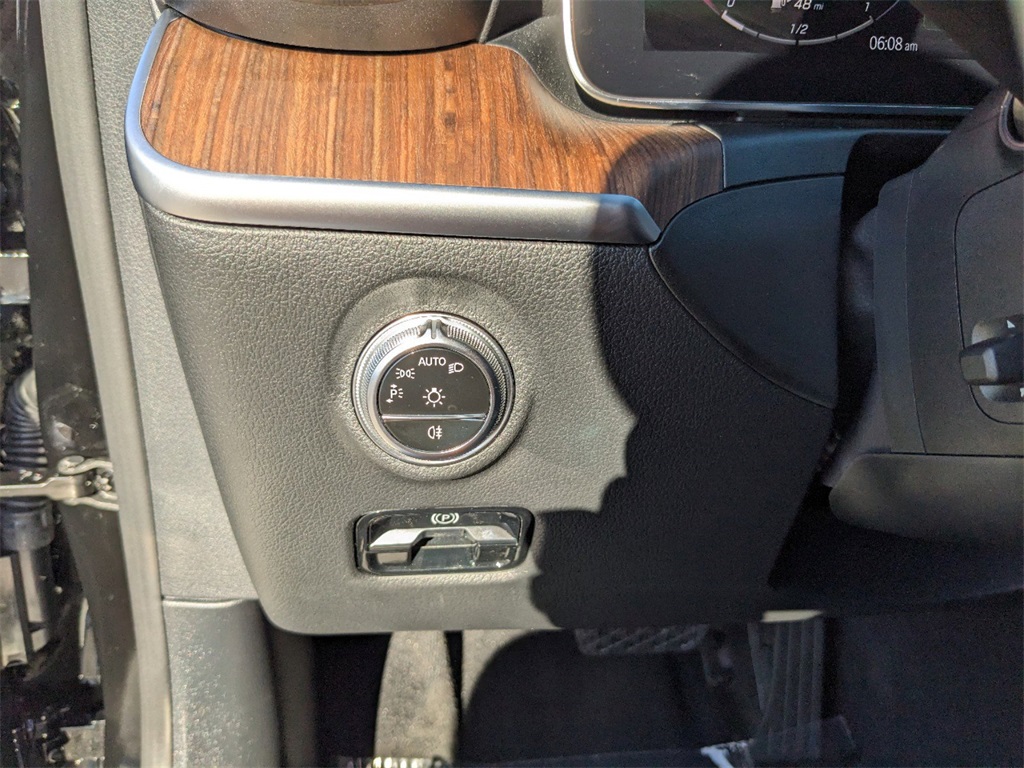 Vehicle image 25 of 35