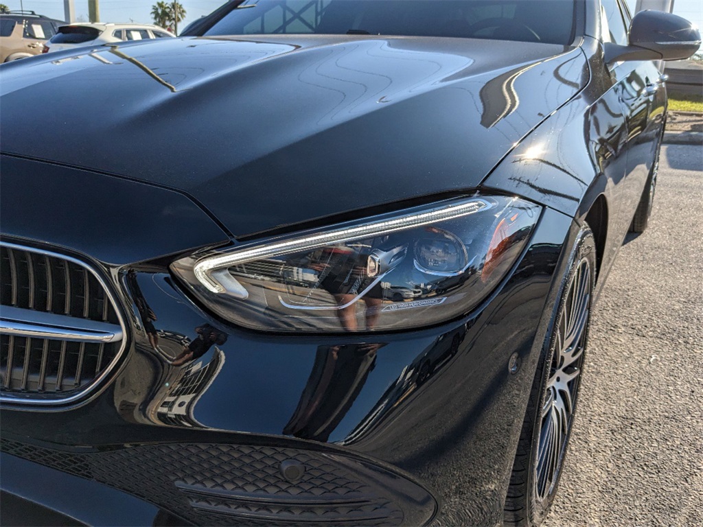 Vehicle image 10 of 35