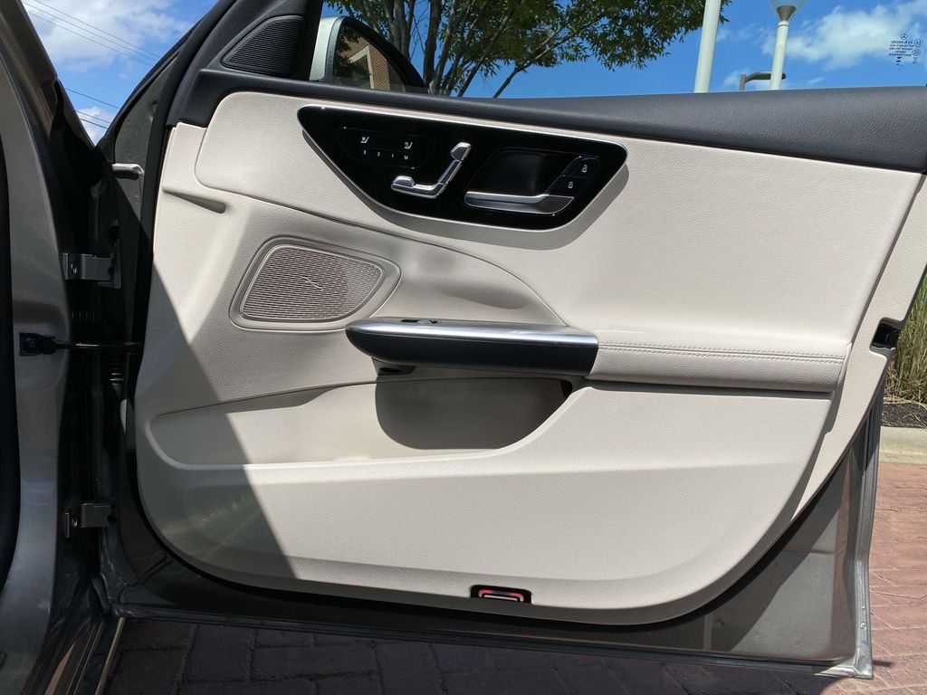 Vehicle image 10 of 37